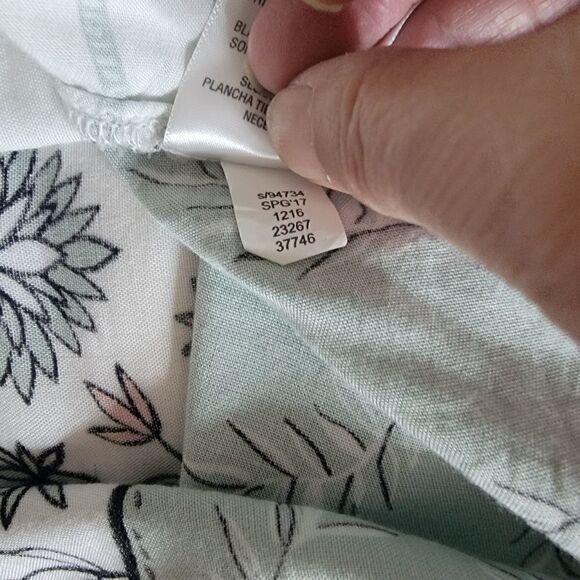 Style & Co Button Up Blouse. Size XL. - Picture 7 of 7